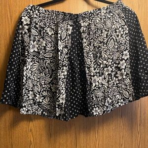 Black and white print design Aeropostale skirt